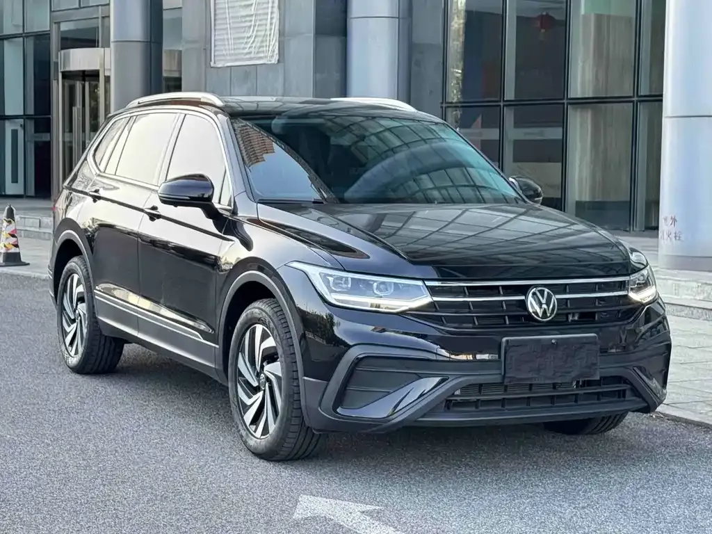 Volkswagen Tiguan L — фото 4