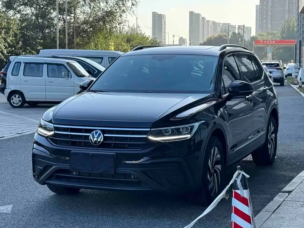 Volkswagen Tiguan L — фото 6
