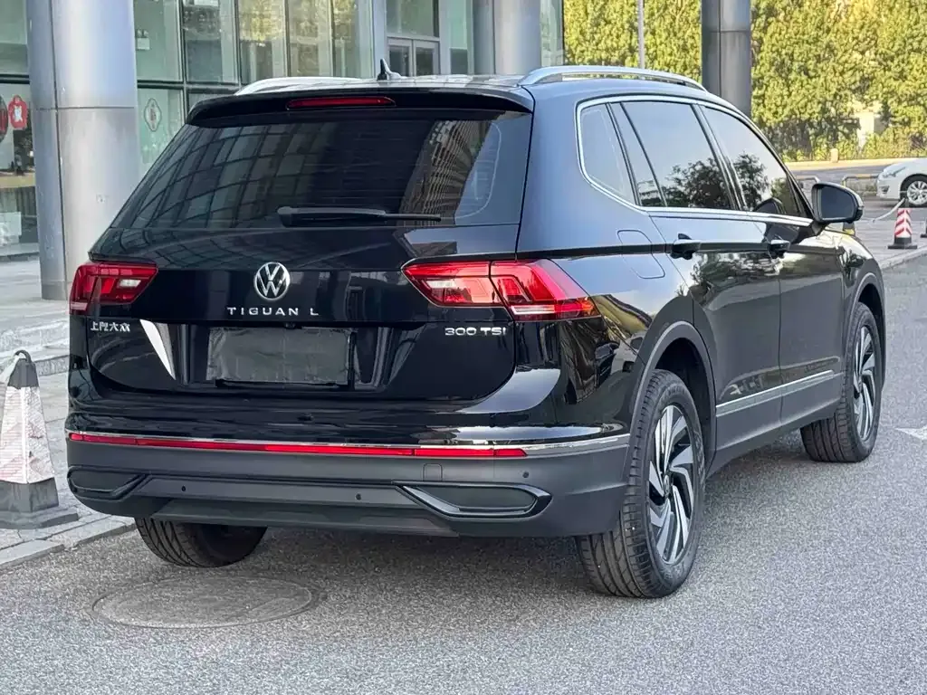 Volkswagen Tiguan L — фото 8
