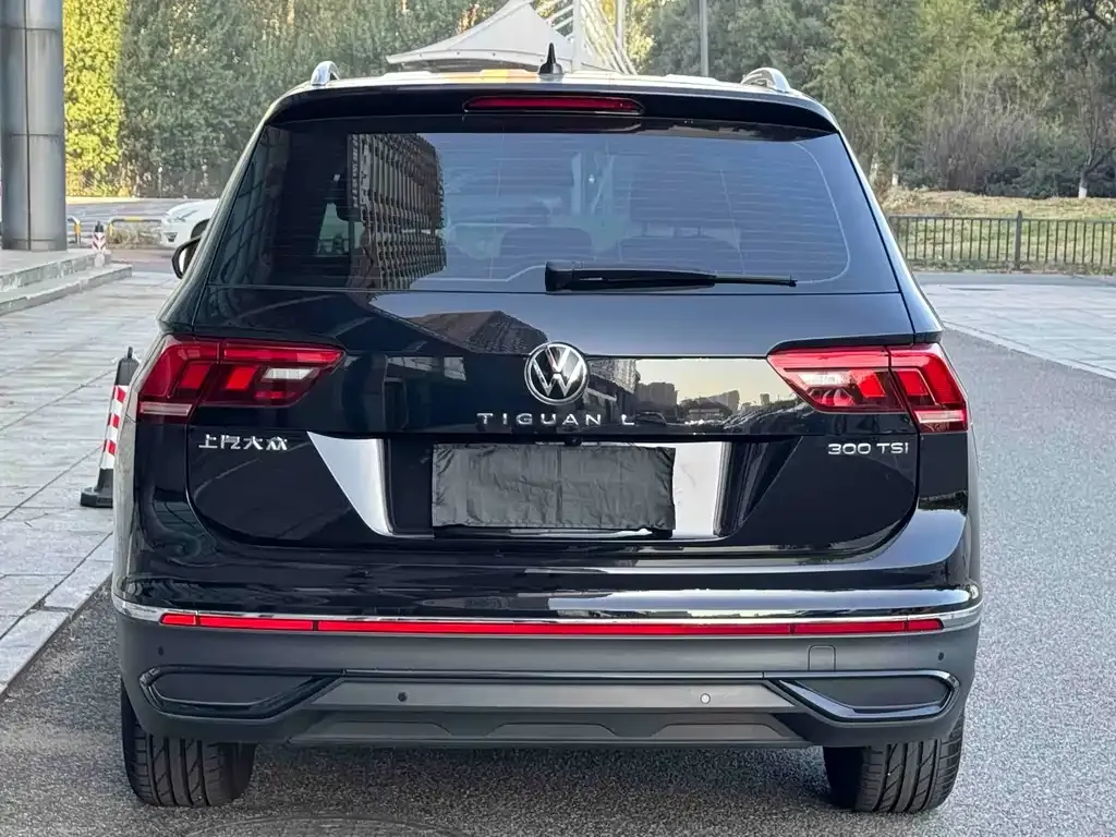 Volkswagen Tiguan L — фото 9