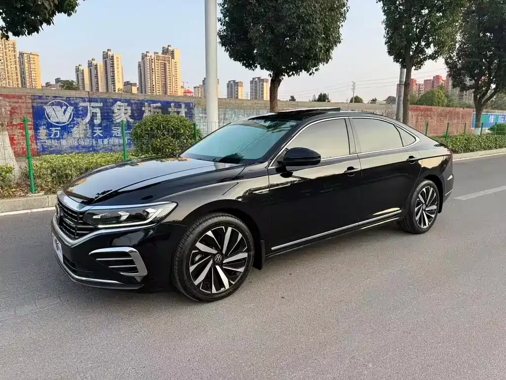 Volkswagen Passat — фото 1