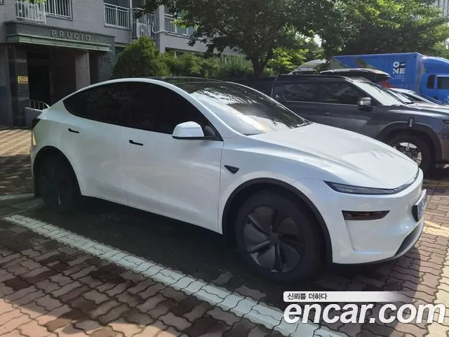 Tesla Model Y — фото 8