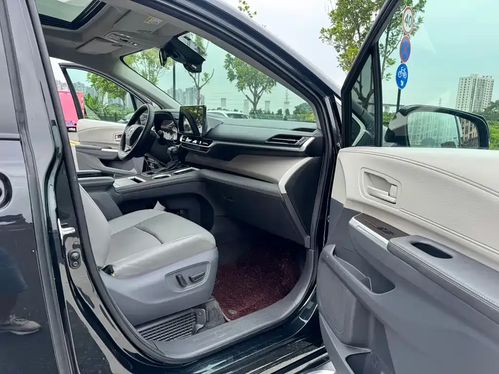 Toyota Granvia — фото 9