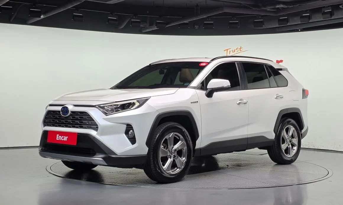 Toyota RAV4 — фото 1