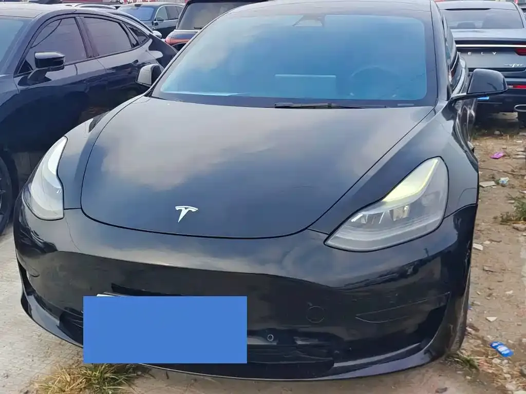 Tesla Model 3 — фото 1