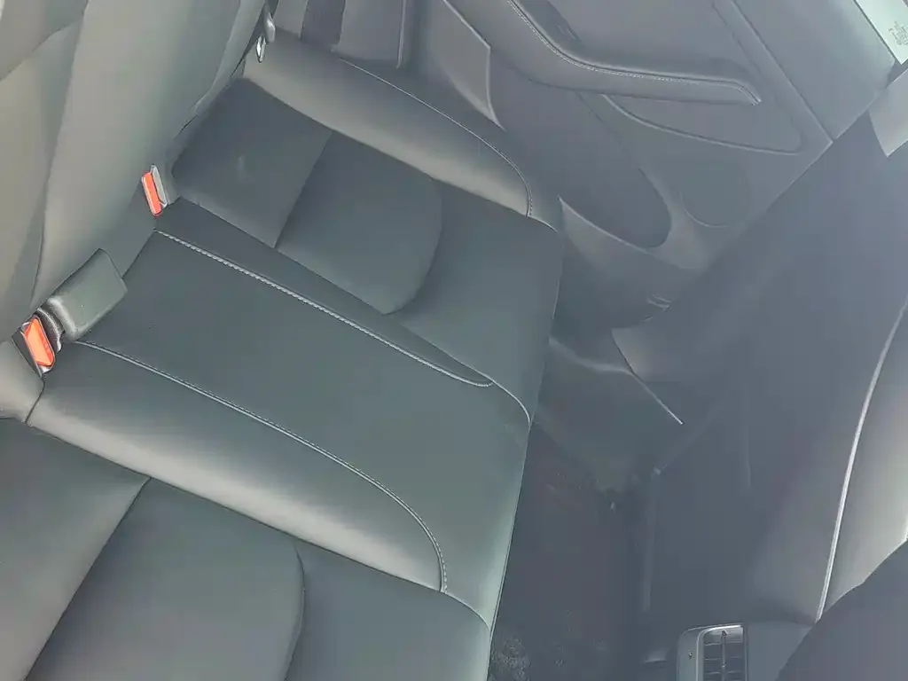 Tesla Model 3 — фото 4