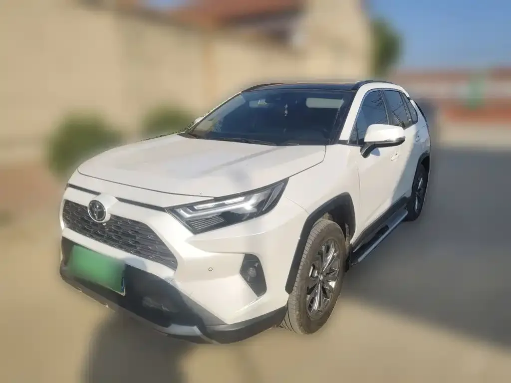 Toyota RAV4 — фото 1