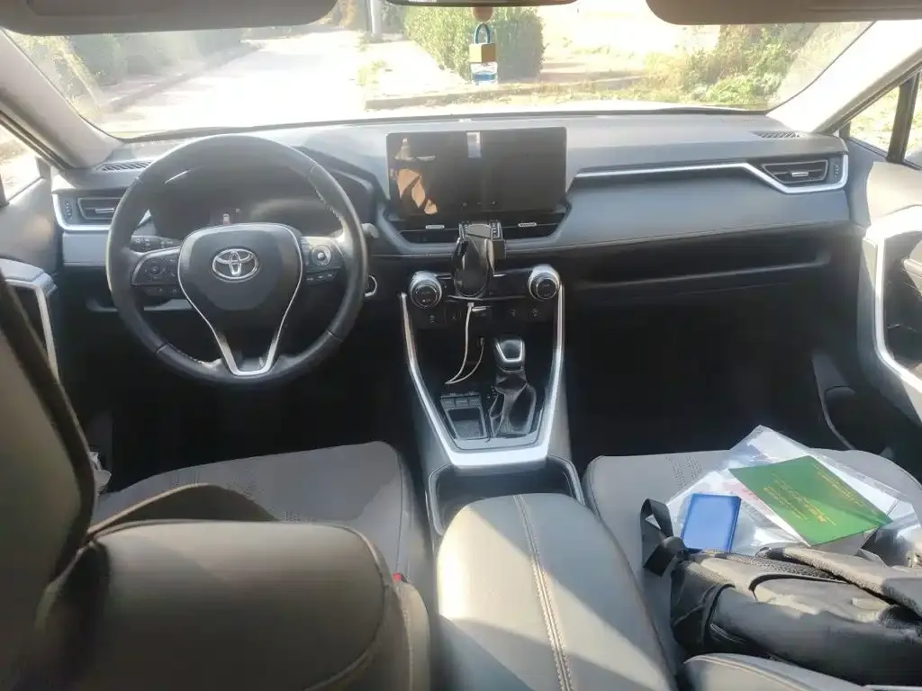 Toyota RAV4 — фото 9