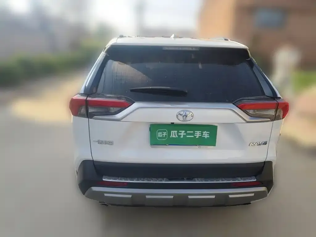 Toyota RAV4 — фото 6