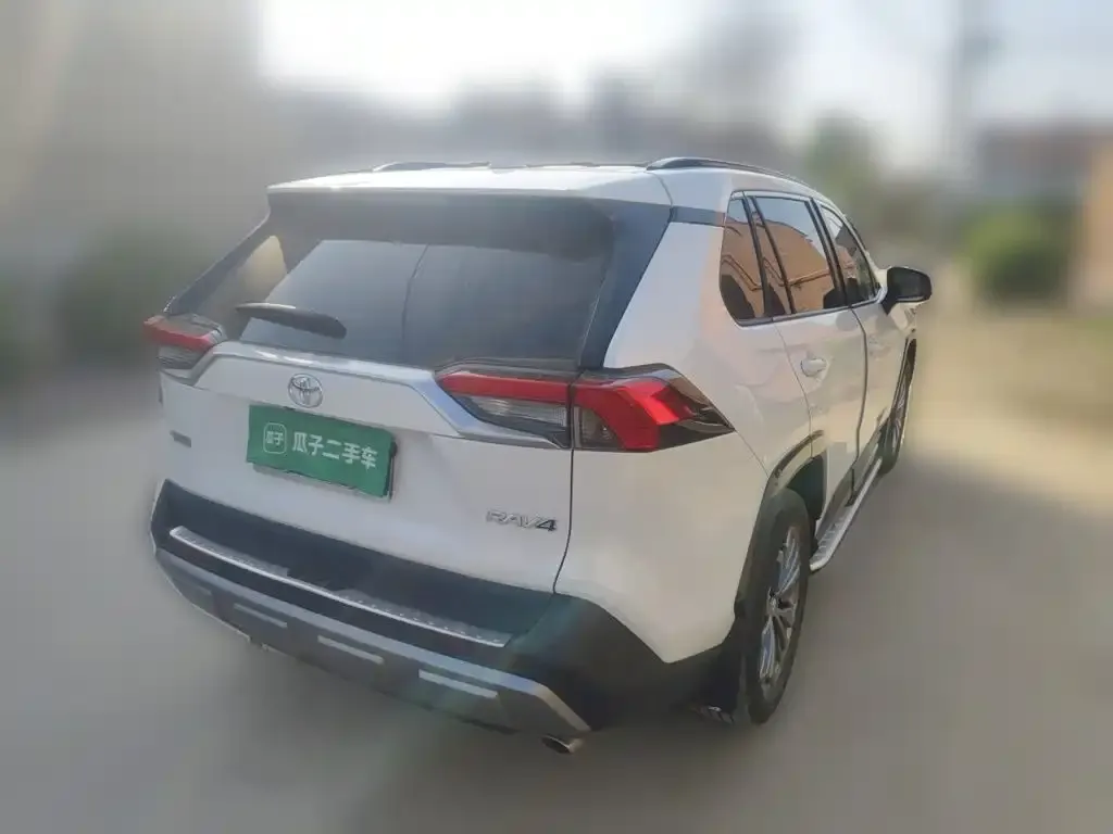 Toyota RAV4 — фото 3