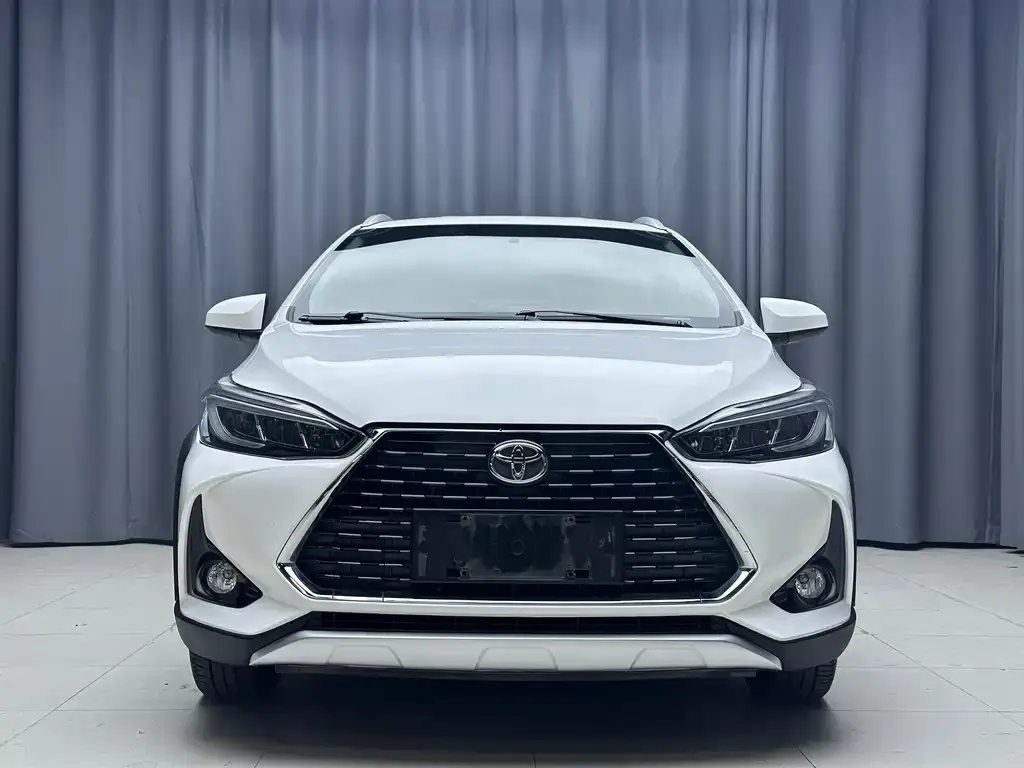 Toyota Yaris L — фото 2