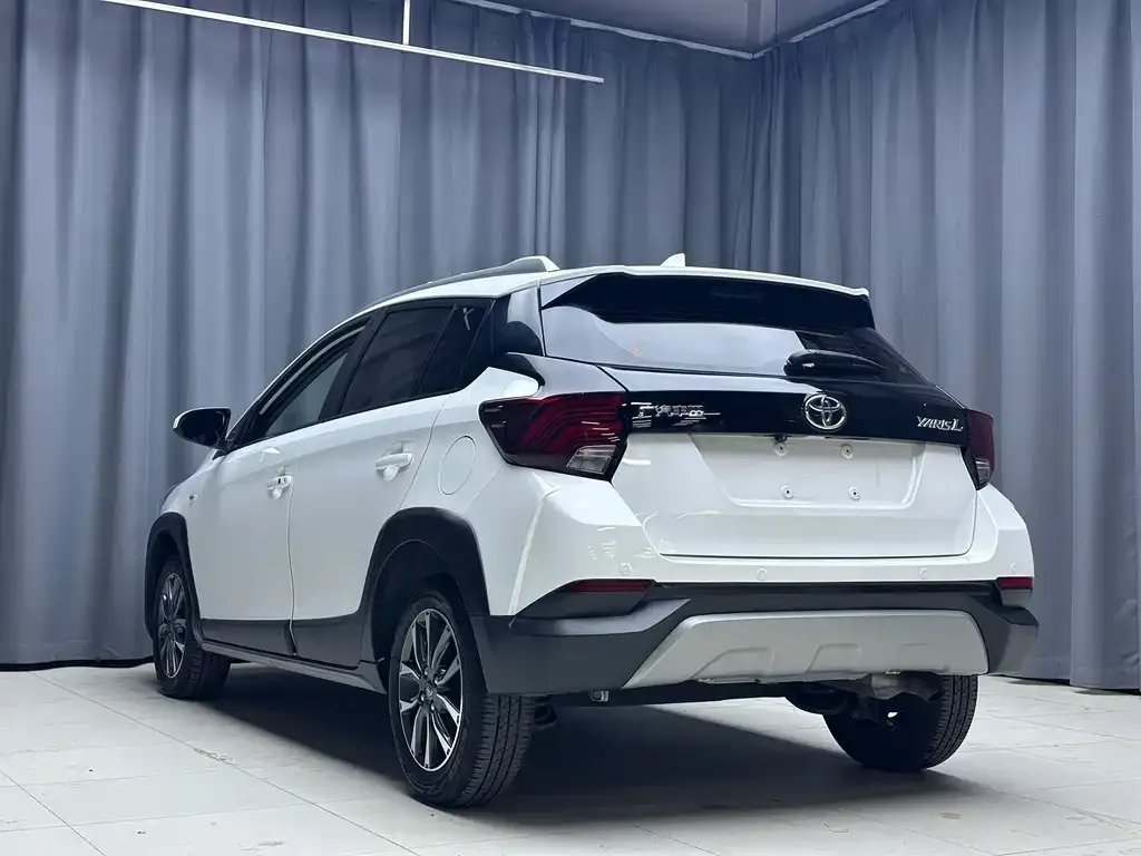 Toyota Yaris L — фото 7