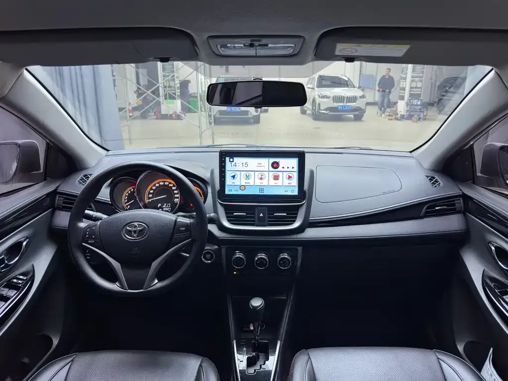 Toyota Yaris L — фото 10