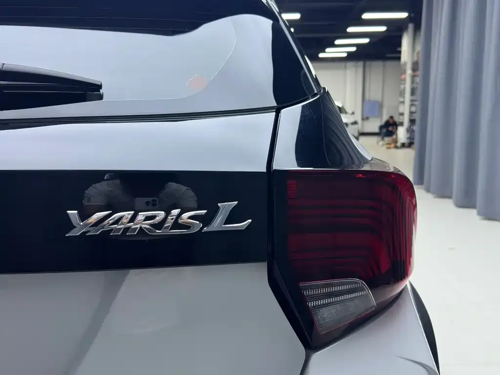 Toyota Yaris L — фото 3