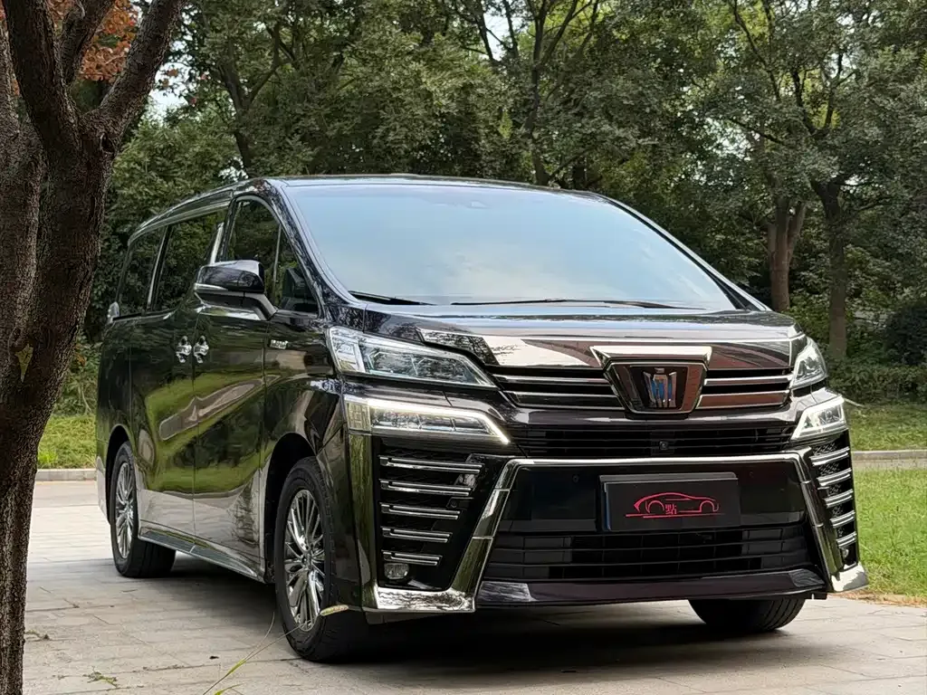Toyota Vellfire — фото 10