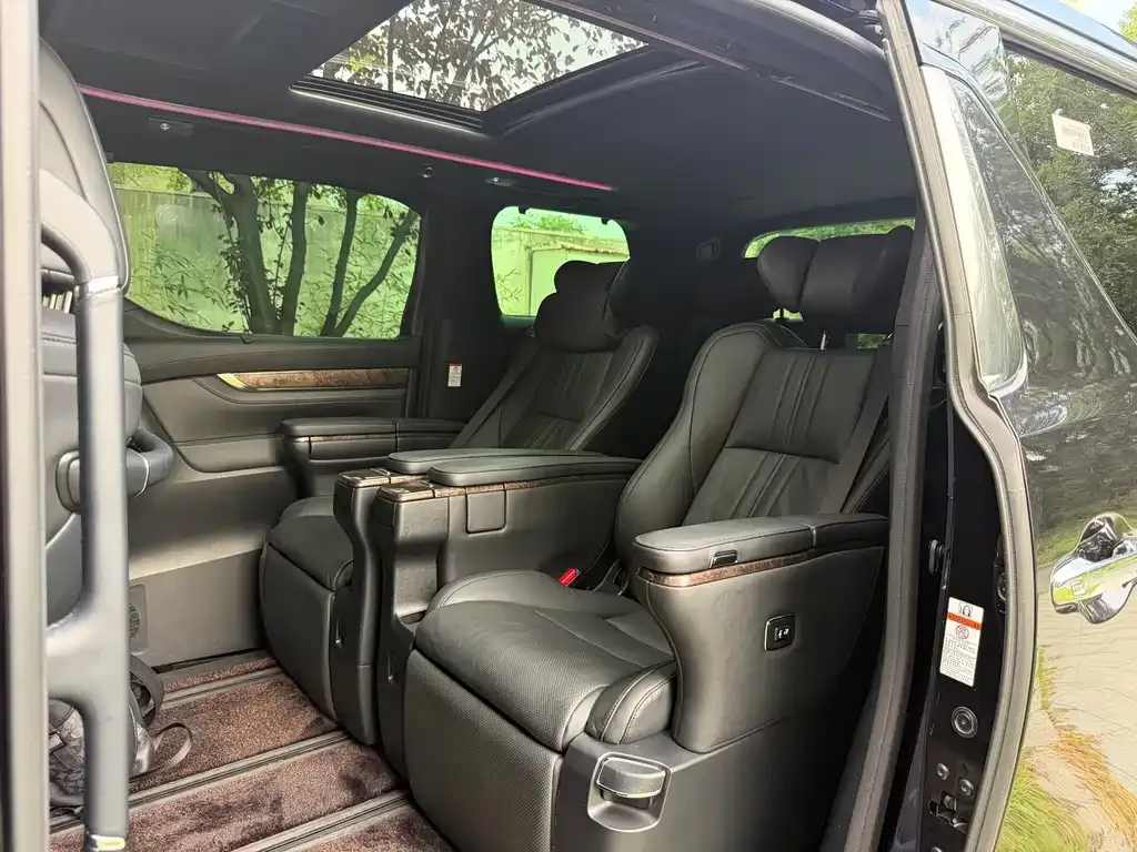 Toyota Vellfire — фото 5