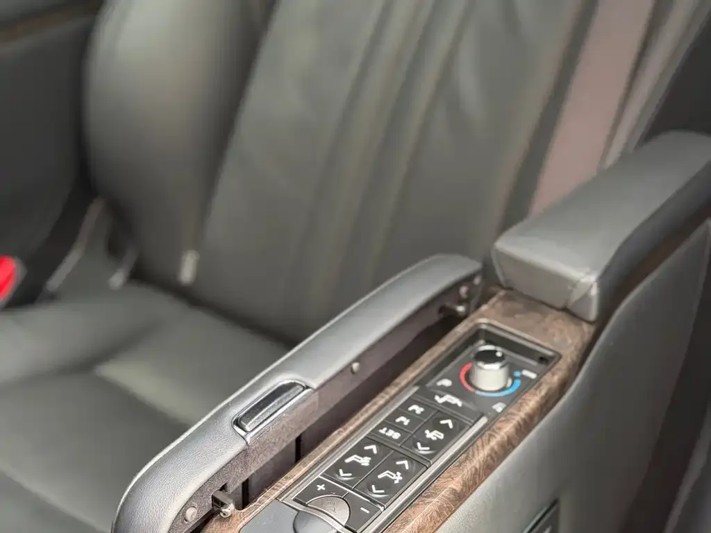 Toyota Vellfire — фото 2