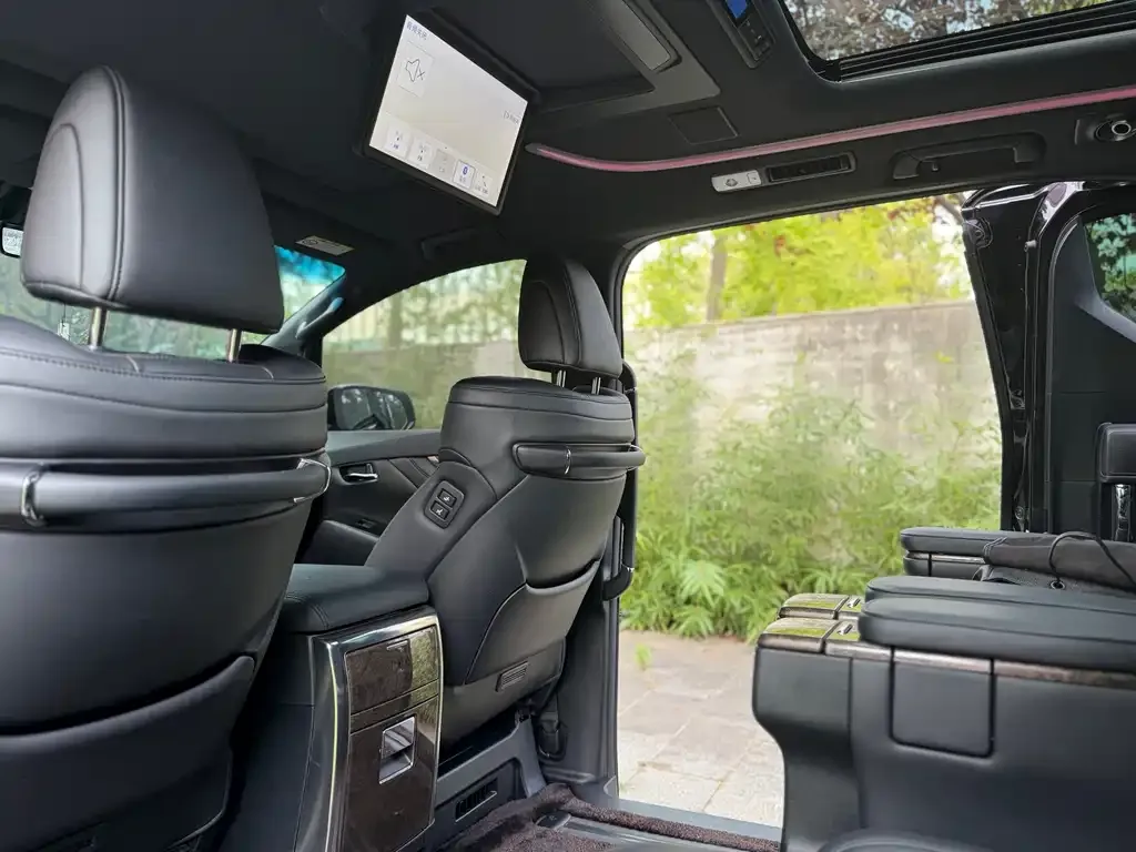 Toyota Vellfire — фото 6