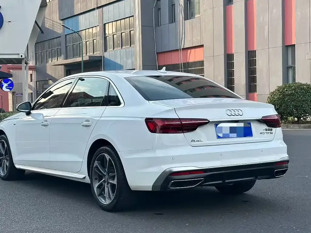 Audi A4L — фото 2