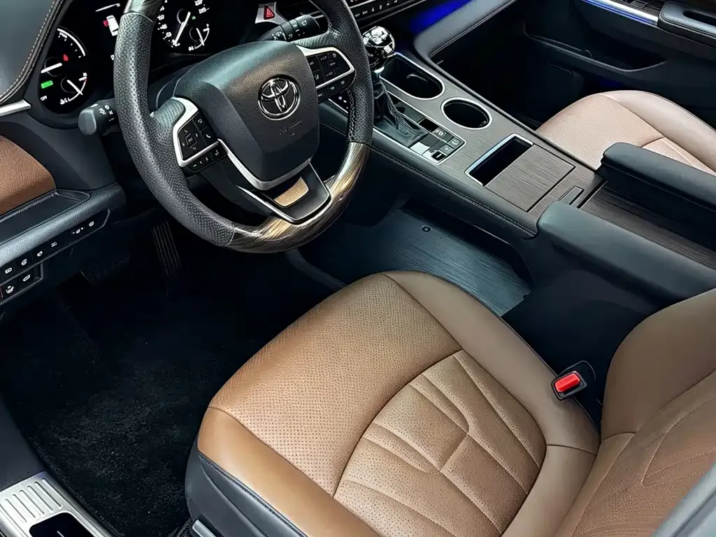 Toyota Granvia — фото 10