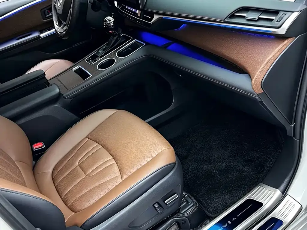 Toyota Granvia — фото 4