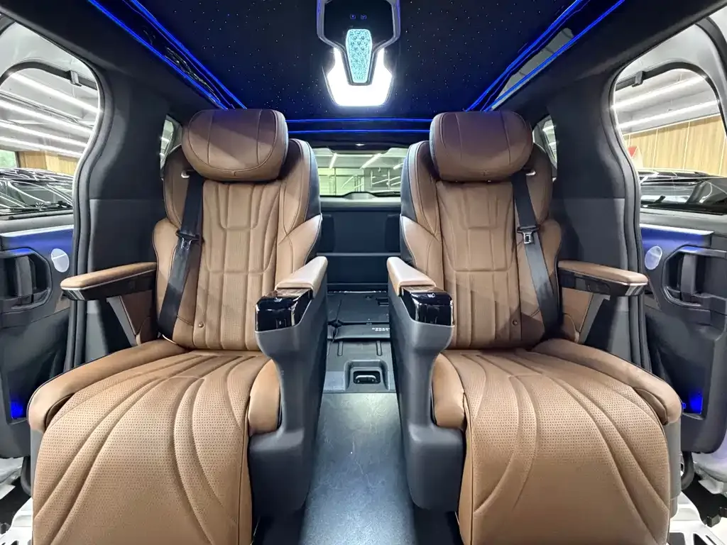 Toyota Granvia — фото 9