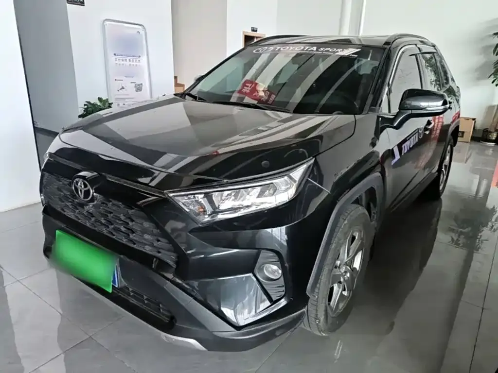 Toyota RAV4 — фото 1