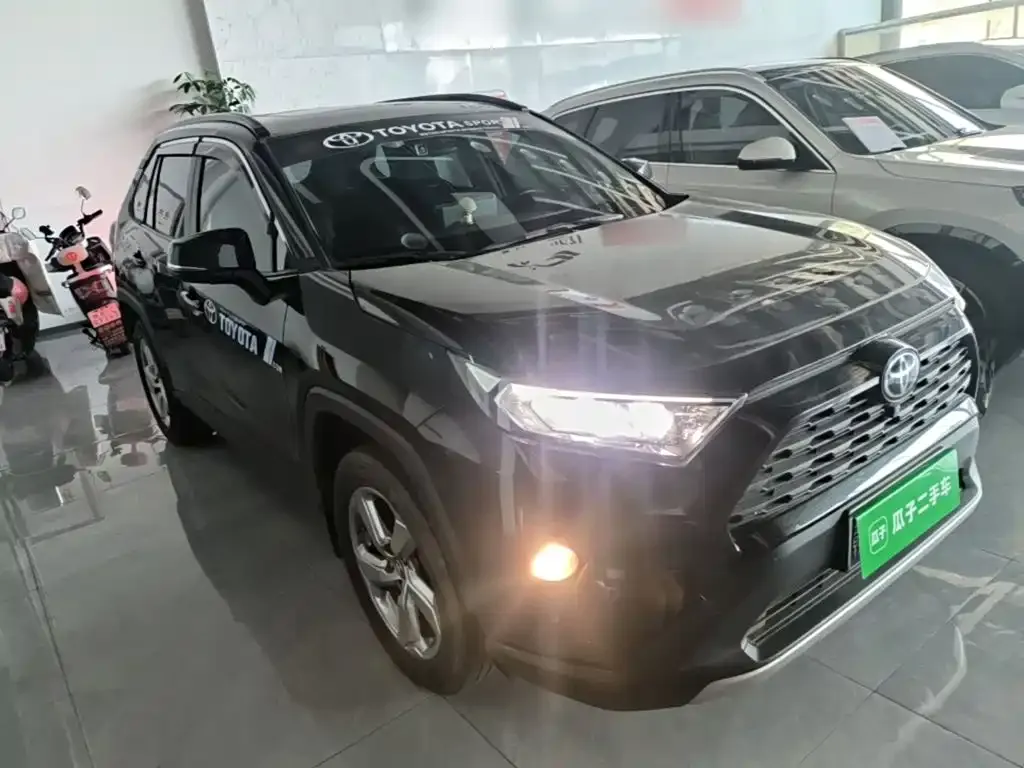 Toyota RAV4 — фото 10