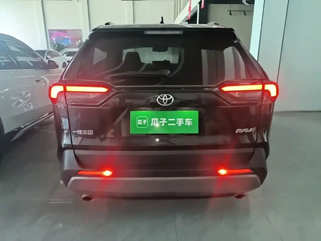Toyota RAV4 — фото 4