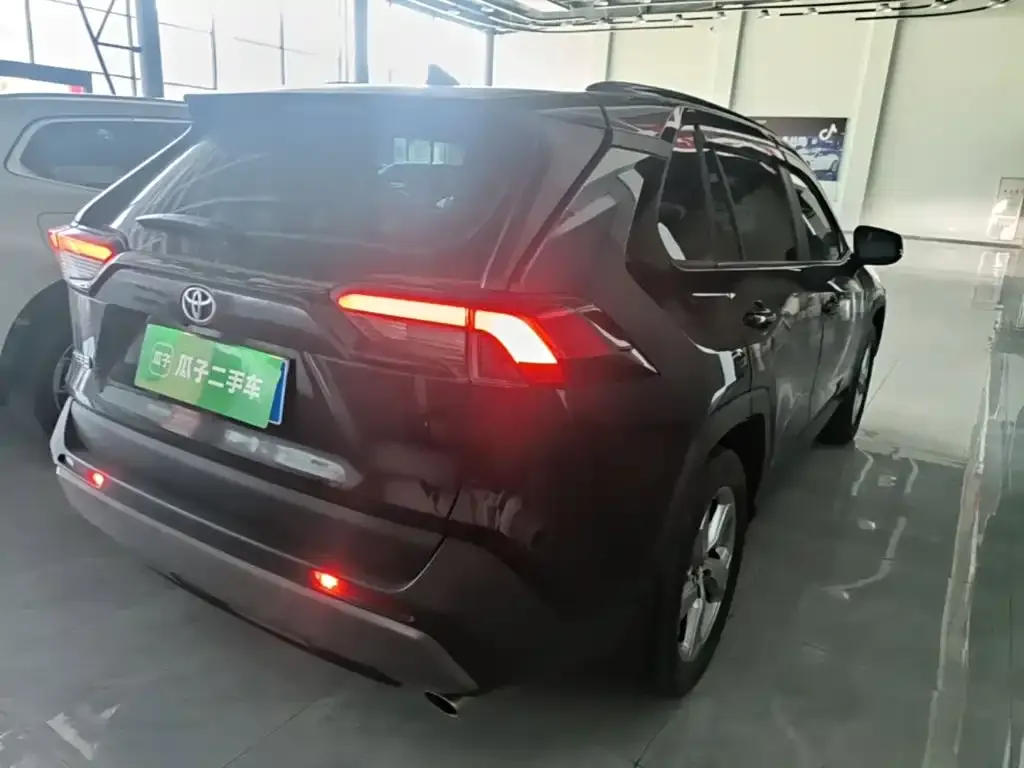 Toyota RAV4 — фото 2