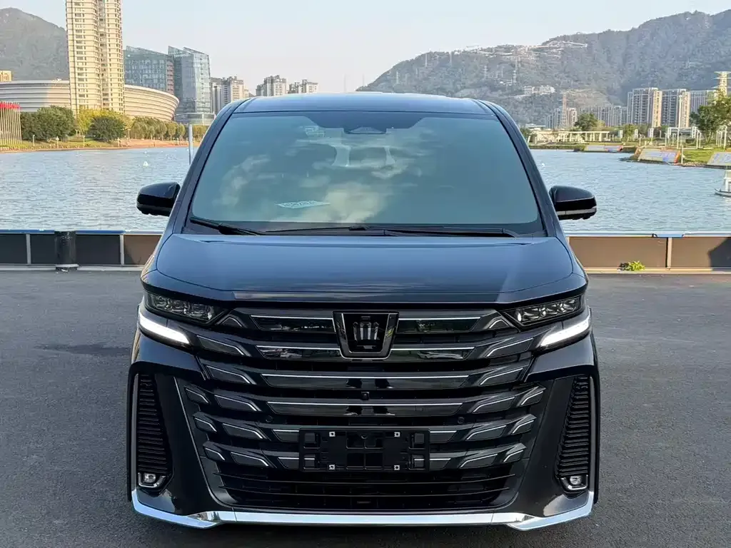 Toyota Vellfire — фото 3