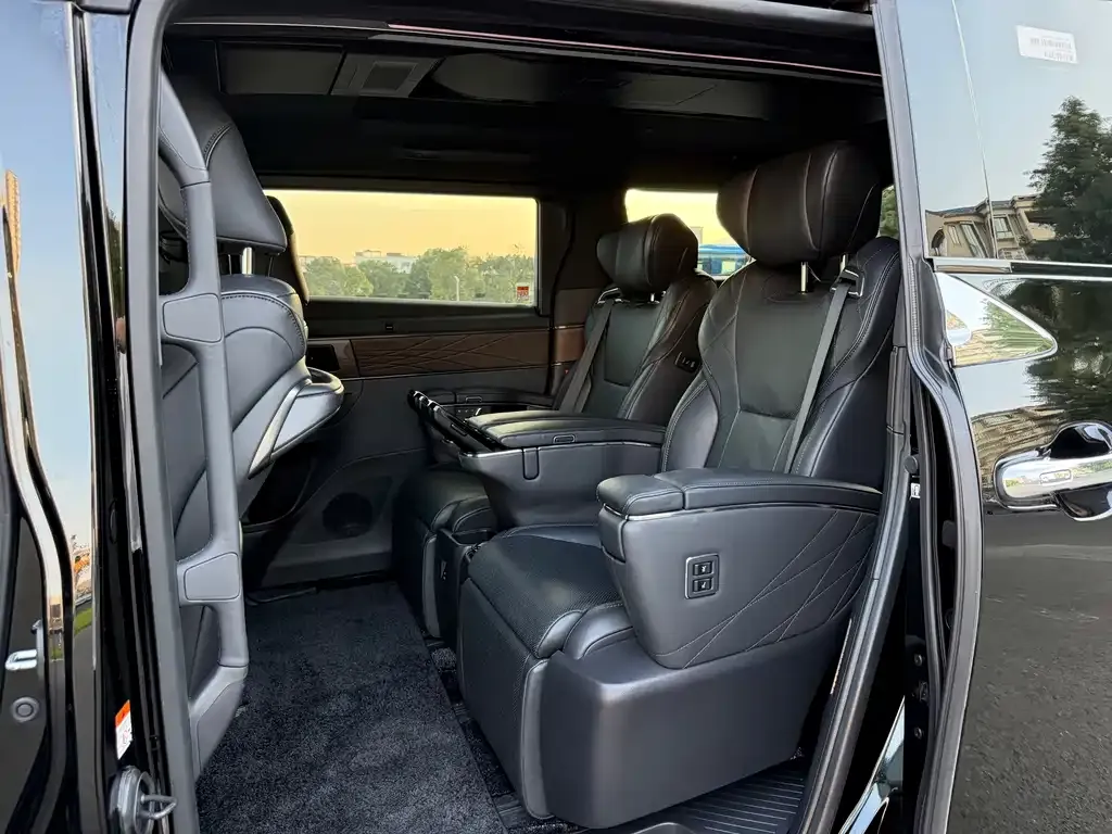 Toyota Vellfire — фото 5