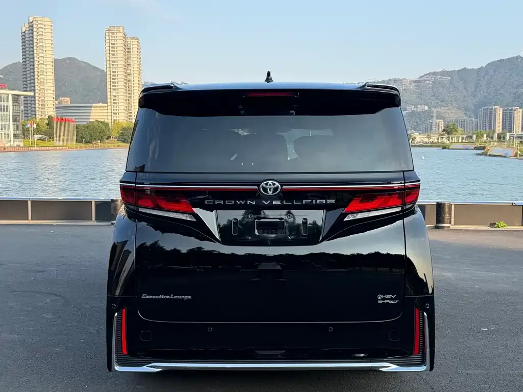 Toyota Vellfire — фото 2