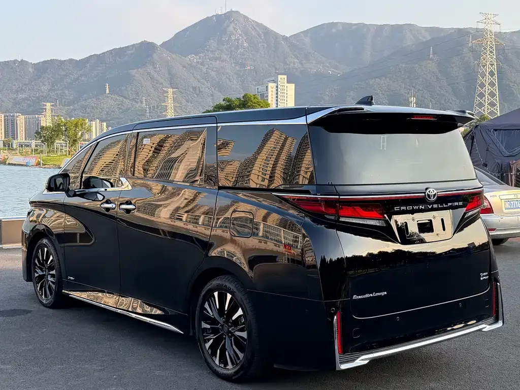 Toyota Vellfire — фото 8