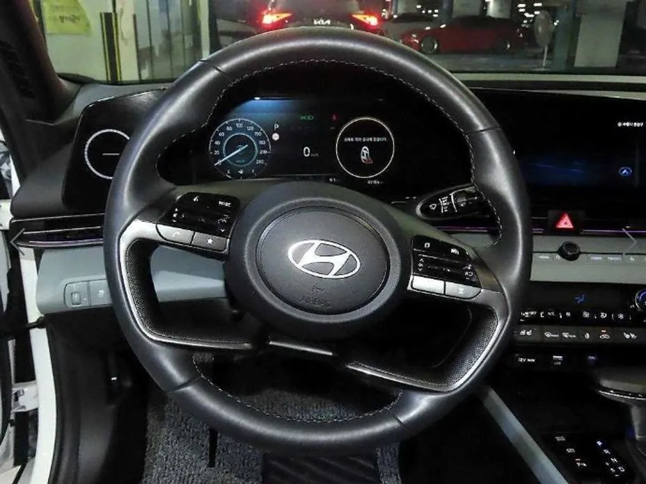 Hyundai AVANTE — фото 4