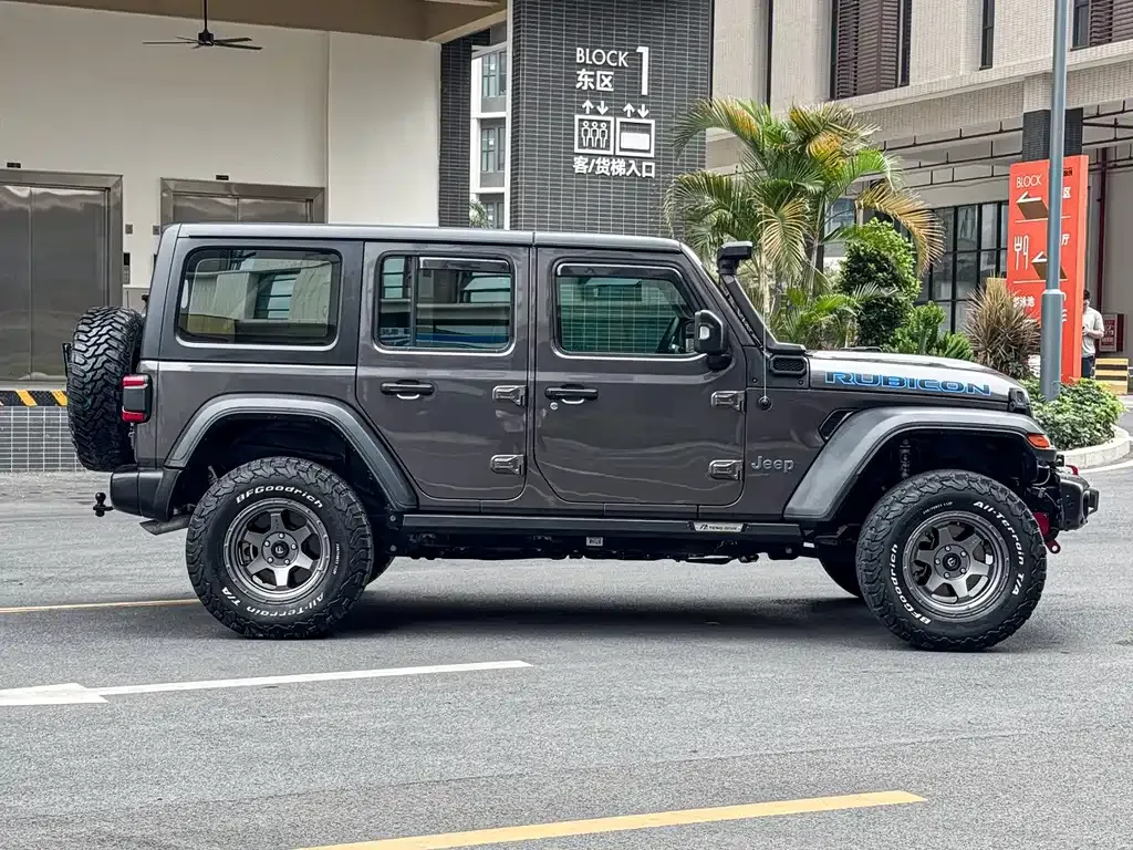 Jeep Wrangler PHEV — фото 10
