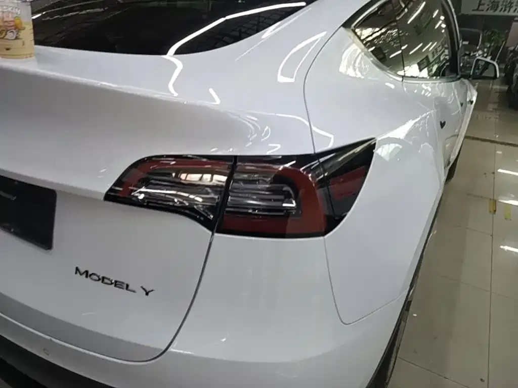 Tesla Model Y — фото 5