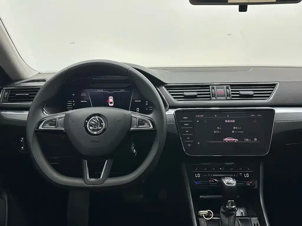 Skoda Superb — фото 5