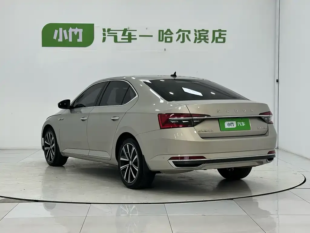 Skoda Superb — фото 10