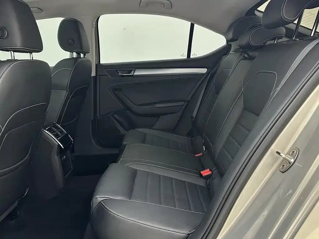 Skoda Superb — фото 9