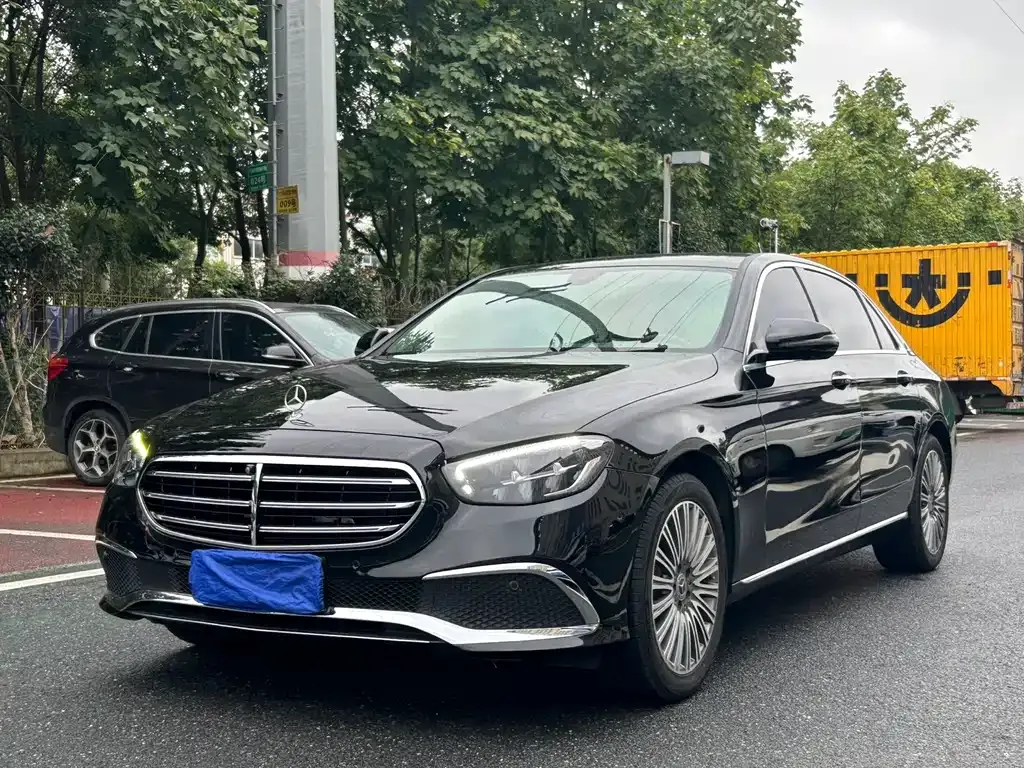 Mercedes-Benz E-Class — фото 1