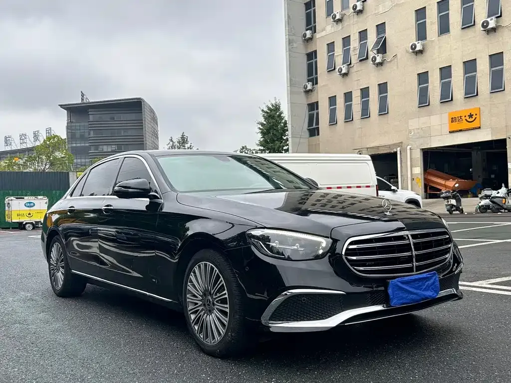 Mercedes-Benz E-Class — фото 5