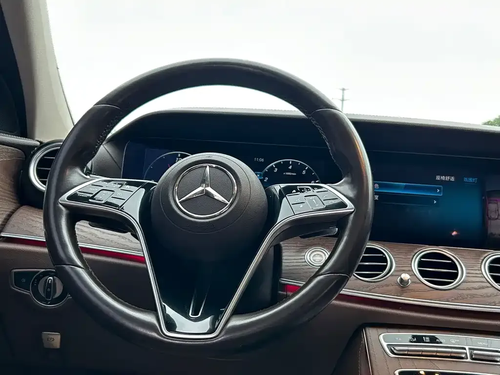 Mercedes-Benz E-Class — фото 8