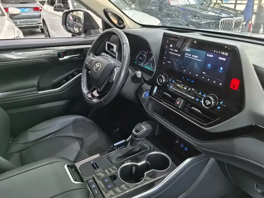 Toyota Highlander — фото 10