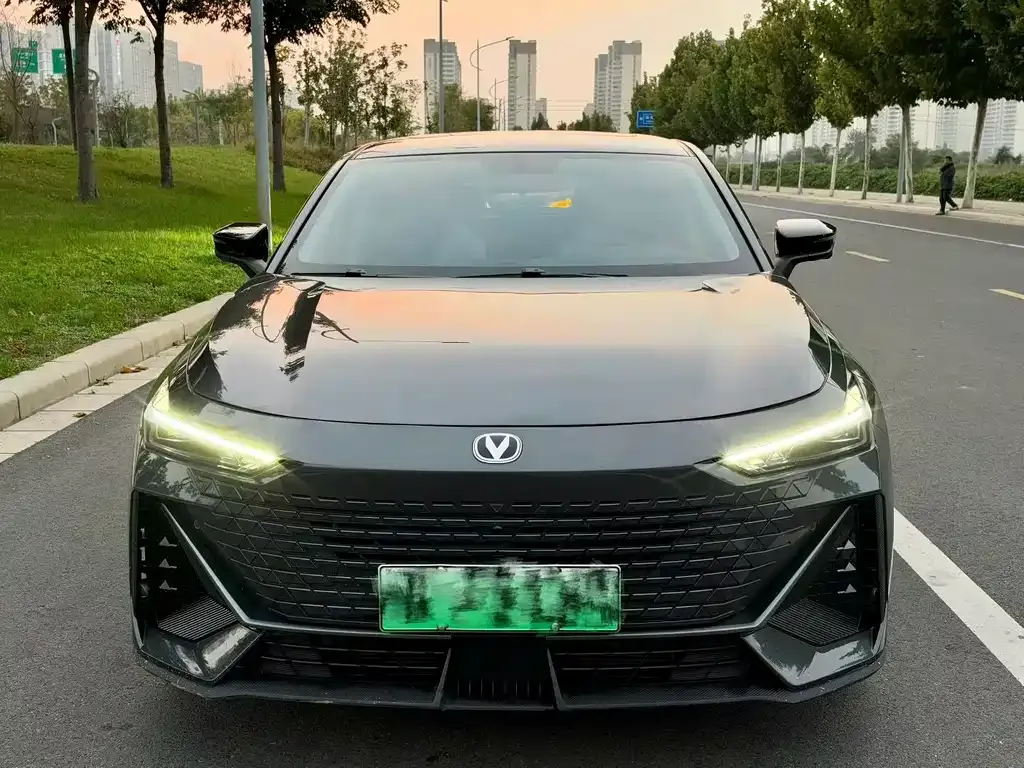 Changan UNI-V iDD — фото 2