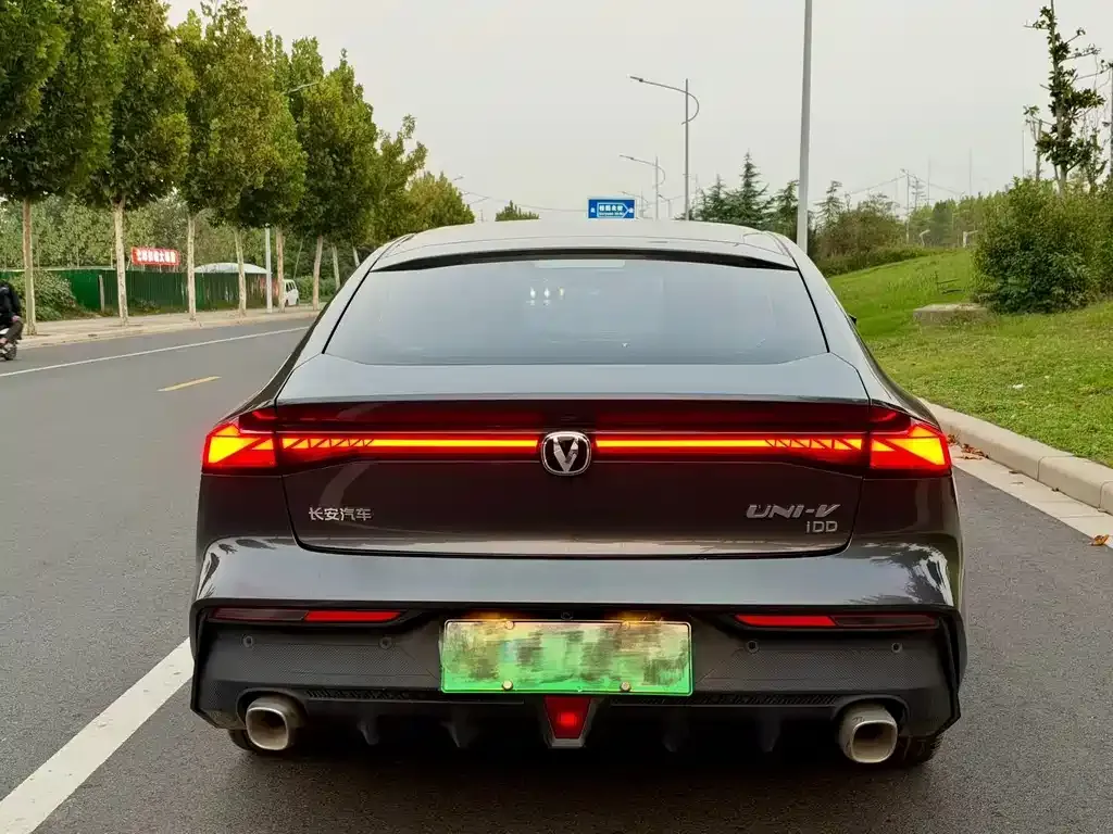 Changan UNI-V iDD — фото 4