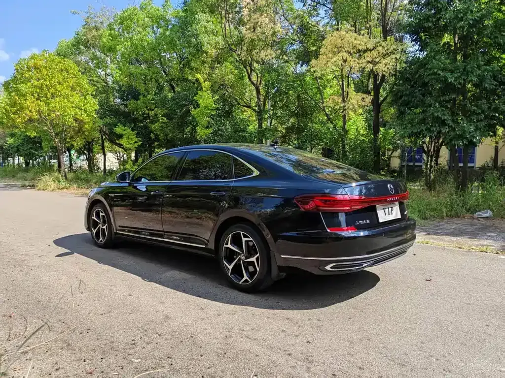 Volkswagen Passat — фото 8