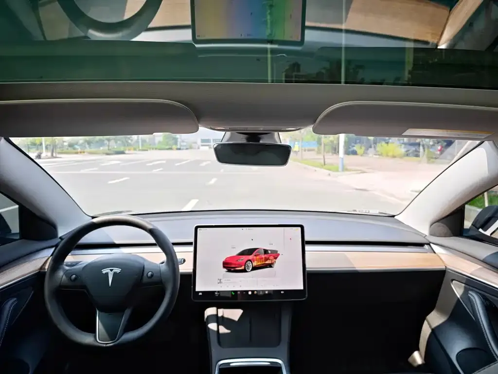 Tesla Model 3 — фото 7