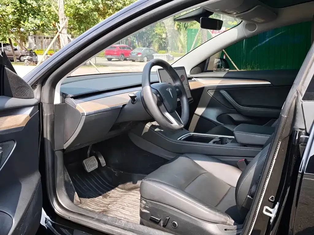 Tesla Model 3 — фото 9