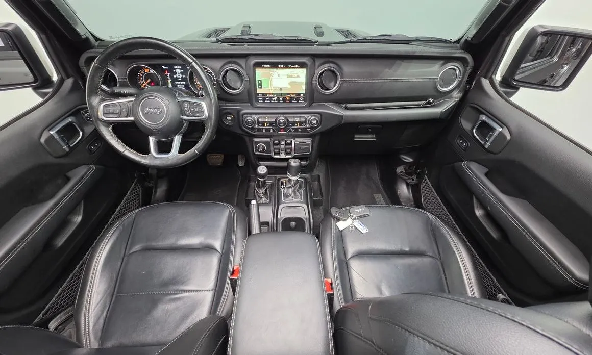 Jeep Wrangler — фото 9